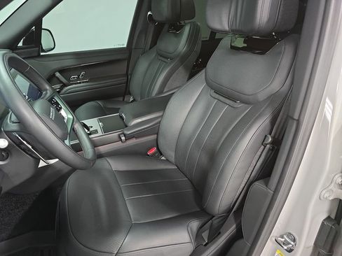 Used 2025 Land Rover Range Rover SV AWD/4WD image 5