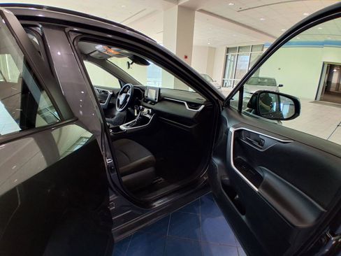 Used 2021 Toyota RAV4 LE image 14