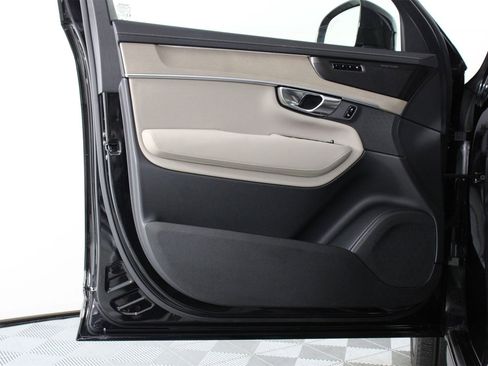 Certified 2025 Volvo XC90 B6 Ultra image 17