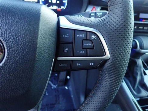 Used 2025 Toyota Sienna Platinum image 18