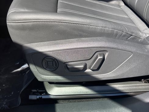 Used 2025 Audi Q4 e-tron Premium Plus image 50