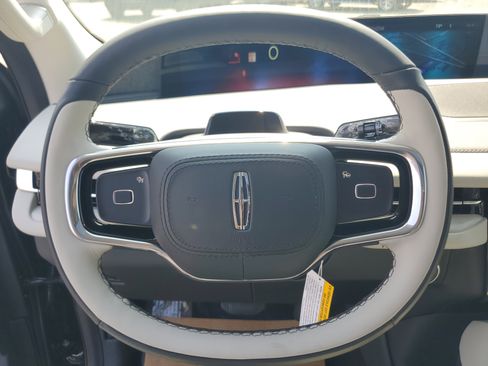 New 2026 Lincoln Navigator L Reserve AWD/4WD image 16