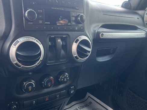 Used 2012 Jeep Wrangler Sahara w/ Connectivity Group AWD/4WD image 12