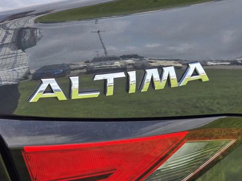 Used 2022 Nissan Altima 2.5 SV FWD image 15