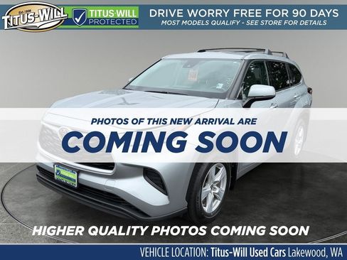 Used 2021 Toyota Highlander L AWD/4WD image 2