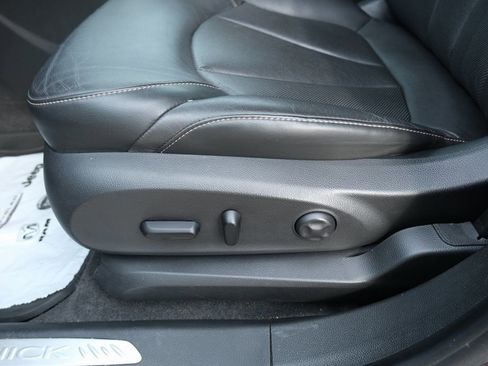 Used 2017 Buick Envision Essence image 24