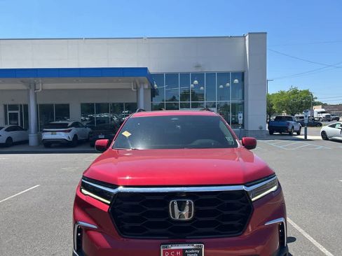 Used 2023 Honda Pilot Elite image 2