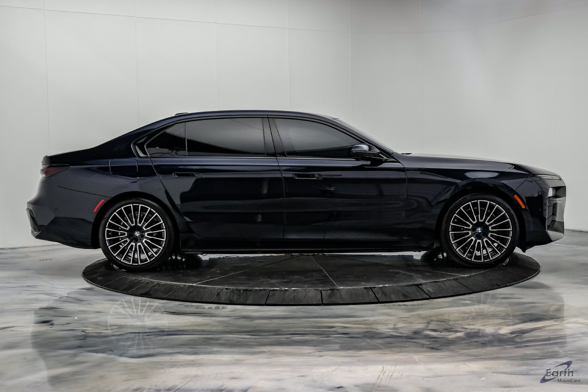 Used 2025 BMW i7 xDrive60 AWD/4WD image 21
