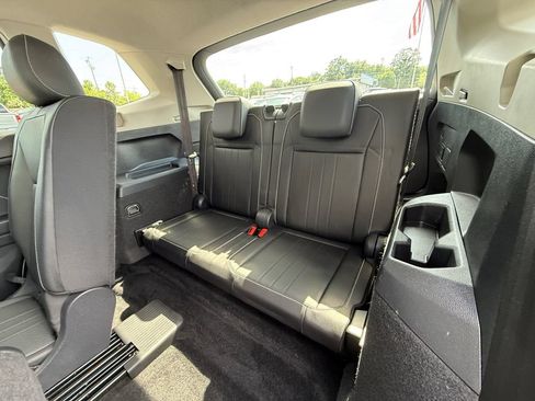 Used 2023 Volkswagen Tiguan SE FWD image 24