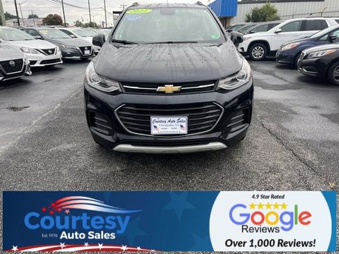 Used 2022 Chevrolet Trax LT w/ LT Convenience Package image 4