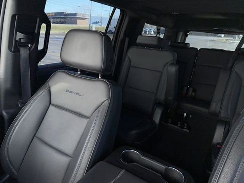 Used 2023 GMC Yukon XL Denali image 43