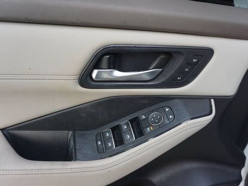 Used 2023 Nissan Rogue SL w/ SL Premium Package FWD image 4