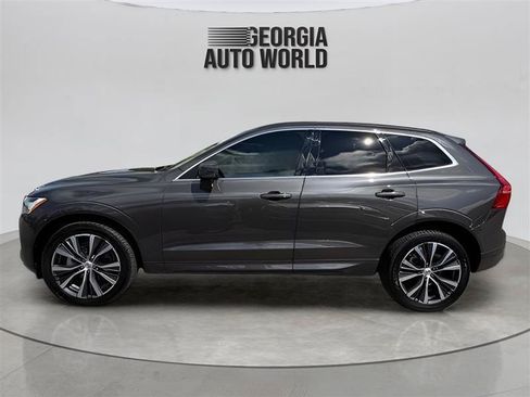 Used 2022 Volvo XC60 B5 Momentum w/ Advanced Package AWD/4WD image 10