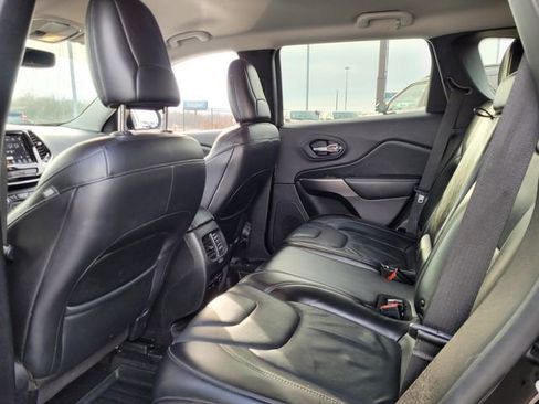 Used 2019 Jeep Cherokee Limited image 5