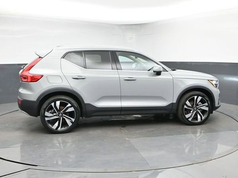 Used 2024 Volvo XC40 B5 Plus w/ Climate Package AWD/4WD image 9