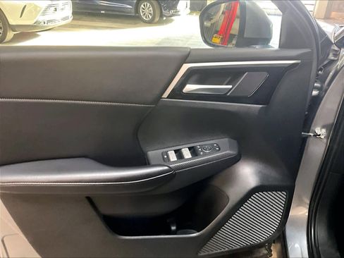 Used 2023 Mitsubishi Outlander SE image 9