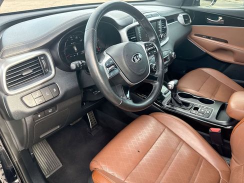 Used 2019 Kia Sorento SX image 16