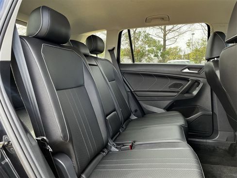 Used 2024 Volkswagen Tiguan SE image 26