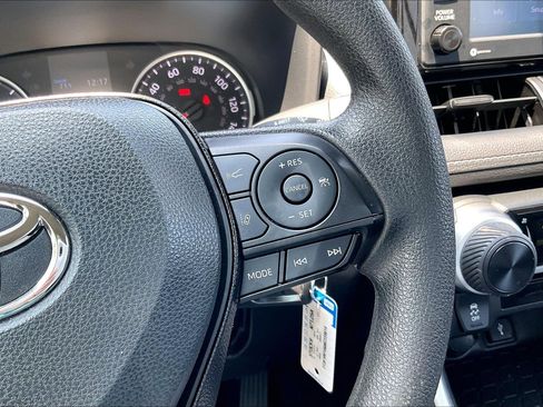 Used 2021 Toyota RAV4 LE image 16