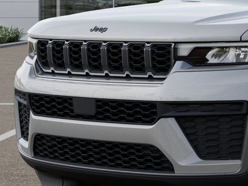 New 2026 Jeep Grand Cherokee Altitude AWD/4WD image 11