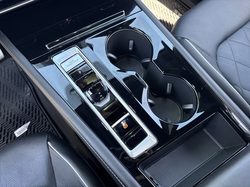 Used 2025 Volkswagen Atlas Cross Sport SEL Premium R-Line image 24