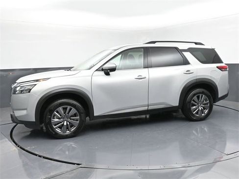 Used 2025 Nissan Pathfinder SV image 40