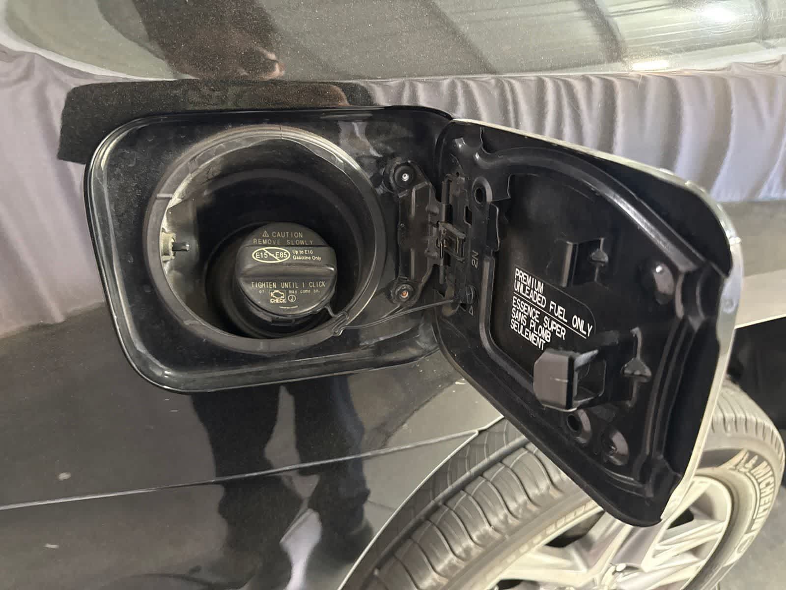 Used 2013 Lexus LX 570 4WD w/ Luxury Pkg w/Pre-crash image 5