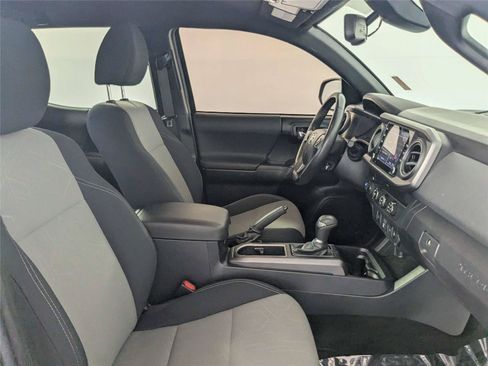 Used 2020 Toyota Tacoma TRD Sport AWD/4WD image 32