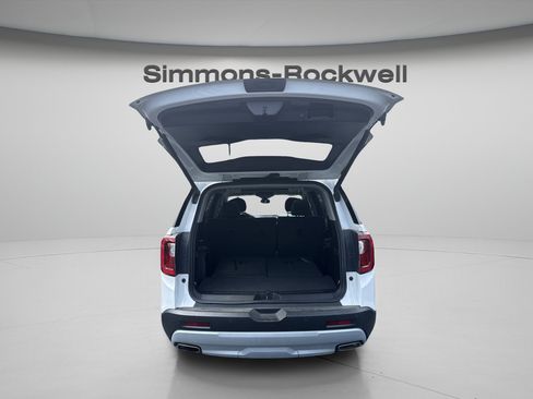 Used 2022 GMC Acadia SLE w/ GMC Pro Grade Package AWD/4WD image 9