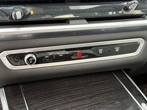 Certified 2023 BMW X7 xDrive40i w/ M Sport Package image 28