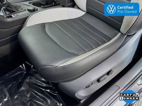Certified 2022 Volkswagen Taos SEL w/ Panoramic Sunroof Package image 19