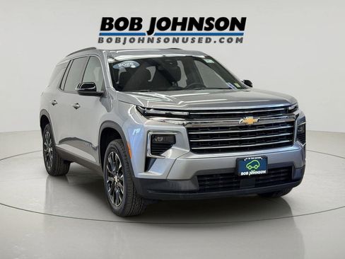 Used 2025 Chevrolet Traverse LT w/ Sun and Wheel Package AWD/4WD image 11