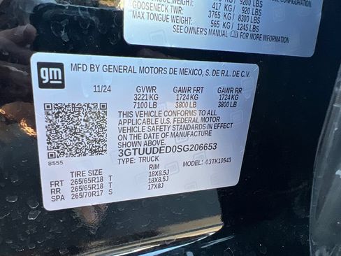 Used 2025 GMC Sierra 1500 SLT AWD/4WD image 33