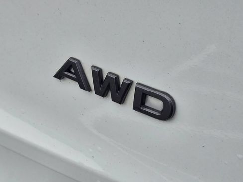 Used 2024 Nissan Rogue S AWD/4WD image 11