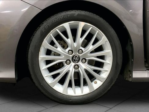 Used 2019 Toyota Camry XLE FWD image 11