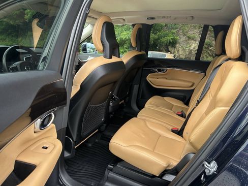 Used 2016 Volvo XC90 T6 Momentum w/ Momentum Plus Package AWD/4WD image 21