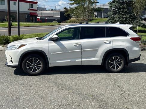 Used 2018 Toyota Highlander XLE AWD/4WD image 4