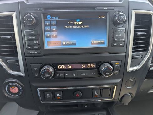 Used 2018 Nissan Titan SV w/ SV Convenience Package image 14