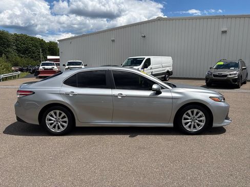Used 2018 Toyota Camry LE FWD image 8