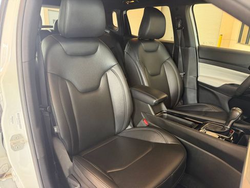 Used 2025 Jeep Compass Limited AWD/4WD image 31