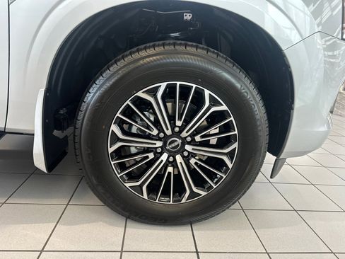 New 2025 Nissan Armada SL w/ Captain's Chari Seat Package image 7