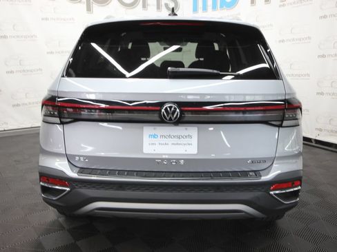 Used 2025 Volkswagen Taos SEL AWD/4WD image 5