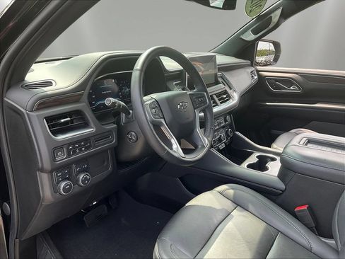 Used 2022 Chevrolet Tahoe Z71 w/ Luxury Package AWD/4WD image 18