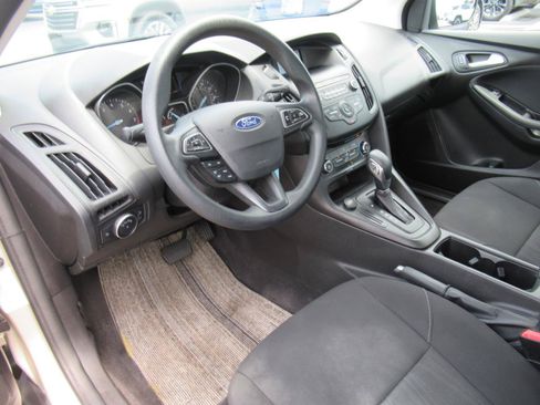 Used 2018 Ford Focus SE FWD image 15