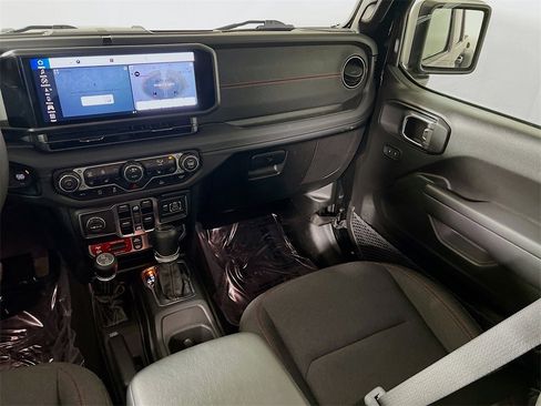 Used 2025 Jeep Gladiator Rubicon w/ Convenience Group image 21
