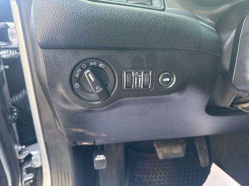 Used 2022 Dodge Challenger GT image 13