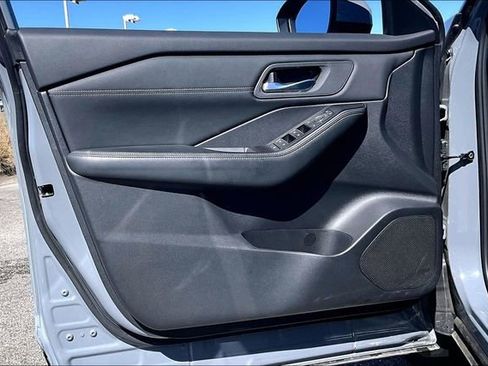 Certified 2025 Nissan Rogue SL FWD image 17