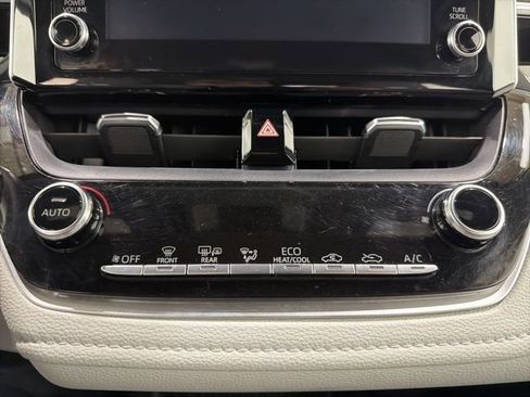 Used 2020 Toyota Corolla SE image 35