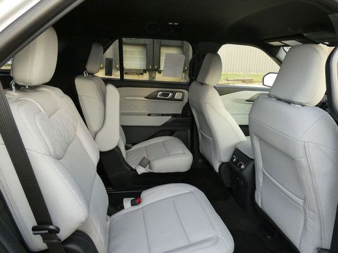 New 2027 Ford Explorer Platinum AWD/4WD image 12