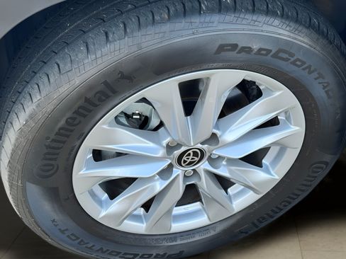 Used 2024 Toyota Corolla Cross LE AWD/4WD image 40